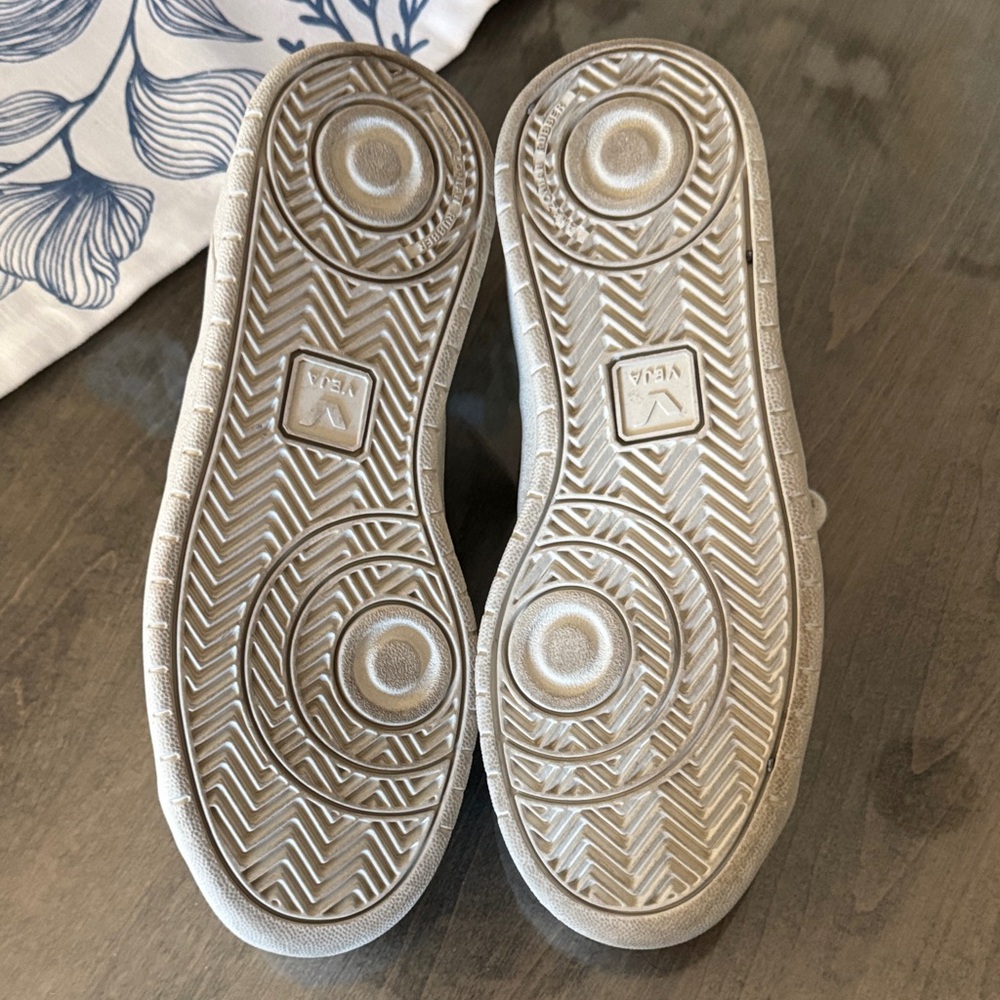 Veja White Sneakers with Black V Accent - Picture 4 of 5